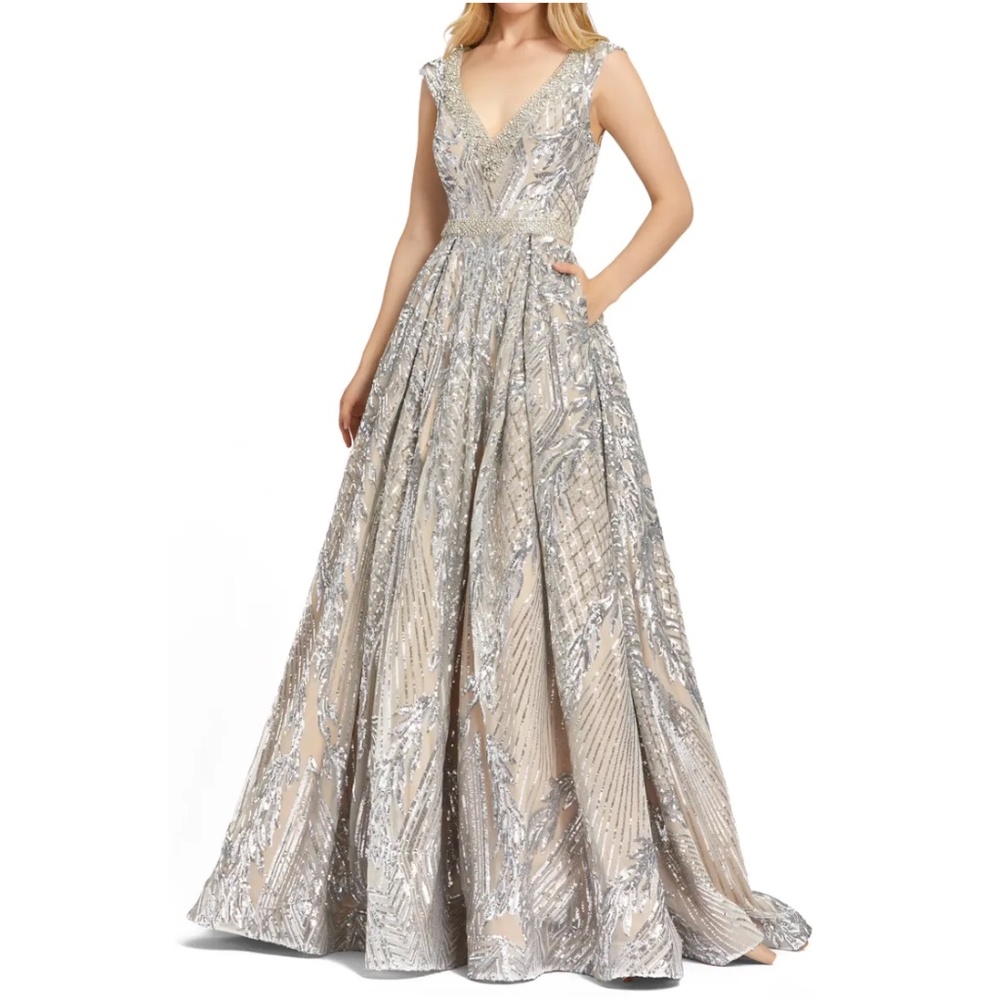 NEW Mac Duggal 67118 Sequin Plunge V-Neck Ball Gown, Size 4